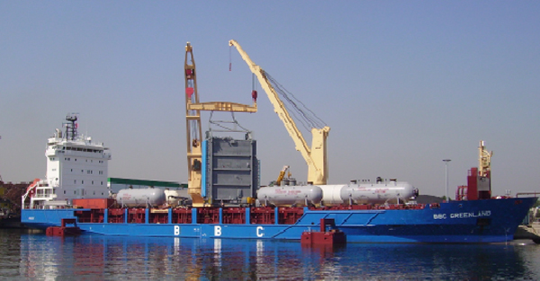 The first of the 2 x 270ton Macchi Boiler being loaded on vessel Hatch covers.